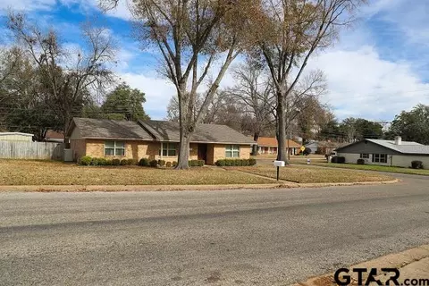 821 E Clinton Ave, Athens, TX 75751