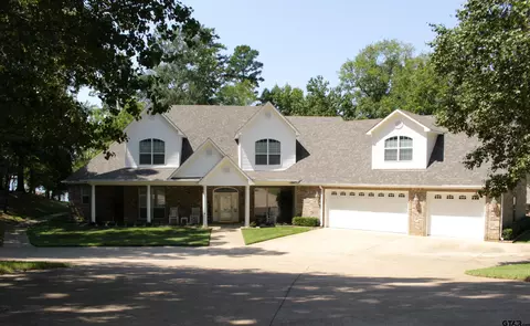 1913 E Lake Dr, Gladewater, TX 75647