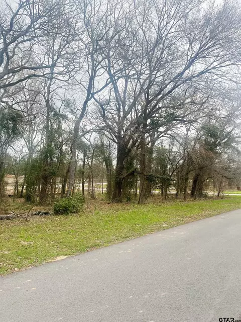 16610 Meadow Crest Dr, Lindale, TX 75771