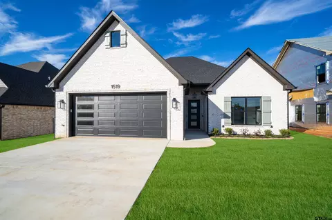 1519 Wellington Ln, Longview, TX 75605