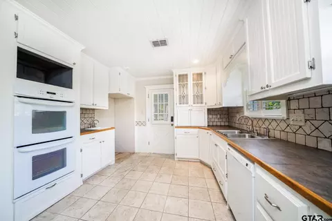 Kitchen - 903 Ruby, Gilmer, TX 75644 photo 1 of 4
