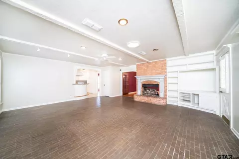 Living - 903 Ruby, Gilmer, TX 75644 photo 3 of 4