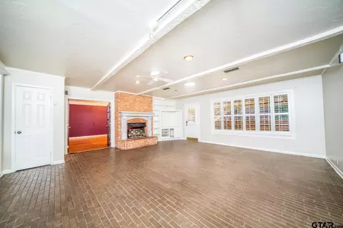 Living - 903 Ruby, Gilmer, TX 75644 photo 4 of 4