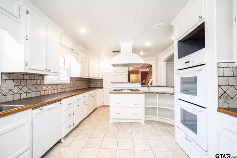 Kitchen - 903 Ruby, Gilmer, TX 75644 photo 4 of 4