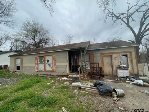 1448 Crescent Dr, Tyler, TX 75702