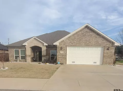 715 Cobblestone Cir, Mabank, TX 75147