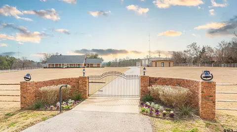6951 Fm 1252, Gladewater, TX 75647