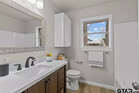 700 E Texas St, Van, TX 75790 photo 10