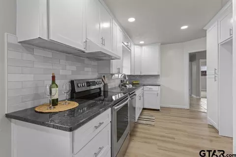 700 E Texas St, Van, TX 75790 photo 4