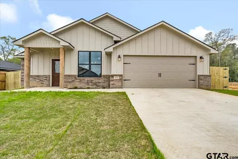 16110 Crossing Cir, Lindale, TX 75771