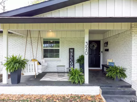 320 Horseshoe Dr, Kilgore, TX 75662