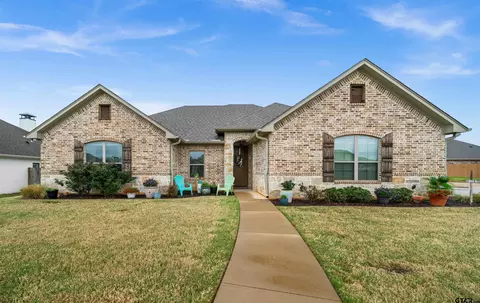 900 Sunny Mdws, Whitehouse, TX 75791