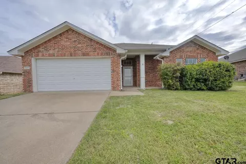 1035 Woodlands Park Dr, Lindale, TX 75771