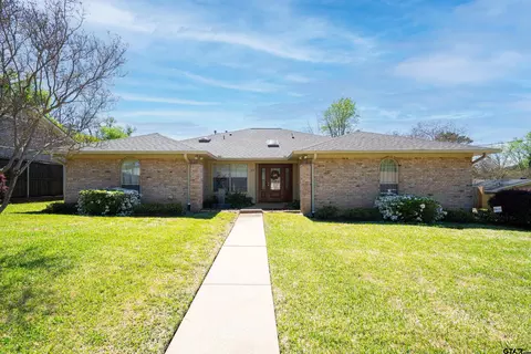 30 Marguerite Dr, Longview, TX 75601
