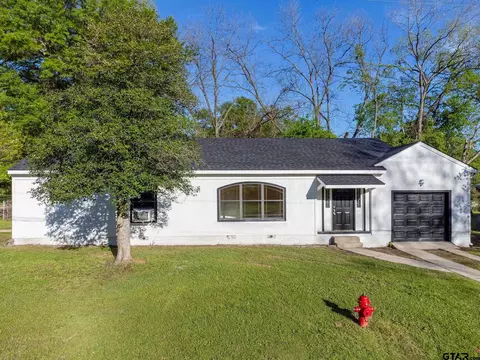 318 Ames Dr, Gladewater, TX 75647