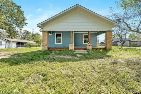 407 N College St, Lindale, TX 75771
