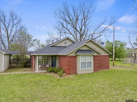 398 County Road 15300, Deport, TX 75435