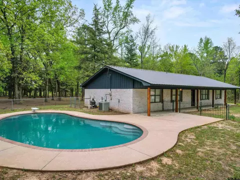 8848 Persimmon Rd, Gladewater, TX 75647