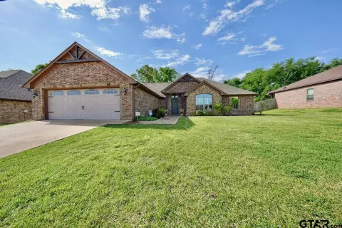 688 Linus Ln, Lindale, TX 75771