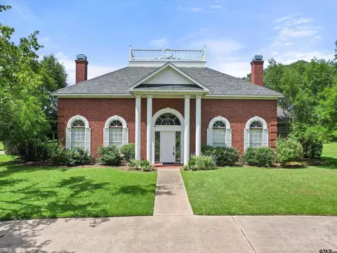 220 Dogwood Cir, Longview, TX 75605