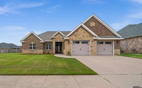 684 White Bear Trl, Lindale, TX 75771