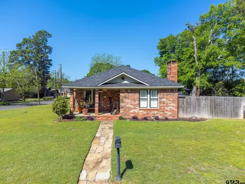 702 Mitchell St, Gilmer, TX 75644 photo 2