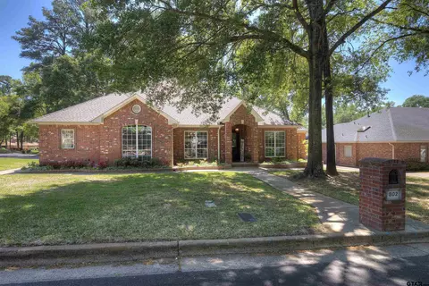 802 Kingswood Dr, Tyler, TX 75703