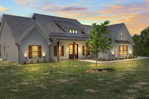 12456 Maplewood Dr, Lindale, TX 75771