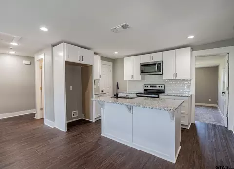 506 Woodlawn St, Sulphur Springs, TX 75482