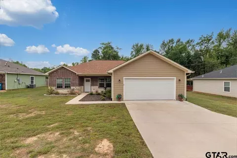 1170 E 1st St, Mount Pleasant, TX 75455
