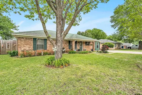 903 Christopher Dr, Whitehouse, TX 75791