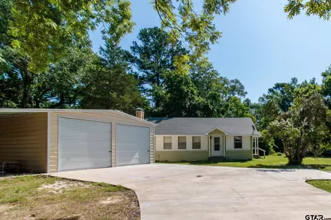400 Riverside Dr, Gladewater, TX 75647