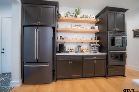 Kitchen - 202 Longleafe Dr, Longview, TX 75602 photo 6 of 10