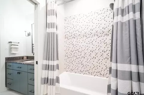 Bath - 202 Longleafe Dr, Longview, TX 75602 photo 6 of 7