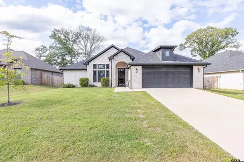 407 Deer Point Cv, Chandler, TX 75758