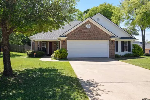 401 Husky Dr, Lindale, TX 75771