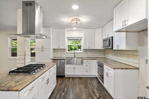 Kitchen - 520 Lance, Quitman, TX 75783 photo 3 of 4
