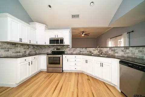 236 E Burton Dr, Longview, TX 75603 photo 8