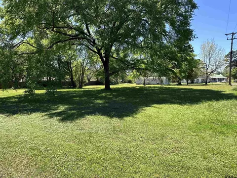 400 E Front, Naples, TX 75568 photo 3