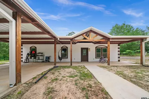 900 W Point Rd, Kilgore, TX 75662