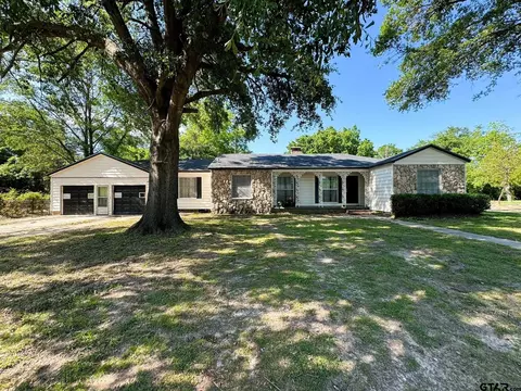 202 Mackinnon St, Mount Pleasant, TX 75455