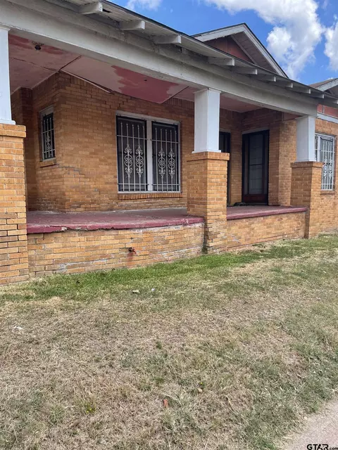 825 W Queen, Tyler, TX 75702