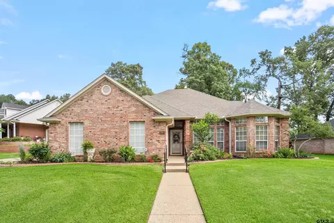 201 Northcreek Dr, Chandler, TX 75758