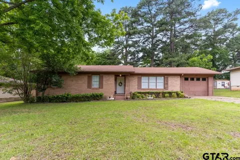 211 Mountain View Dr, Daingerfield, TX 75638