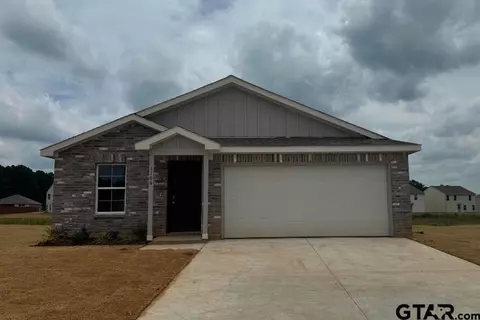 1106 Hidden Valley Dr, Chandler, TX 75758