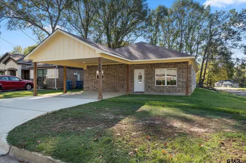 800 E 9th St, Mount Pleasant, TX 75455