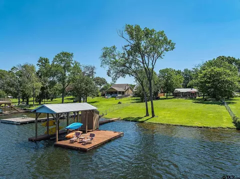 2352 Bear Creek Cir, Athens, TX 75752
