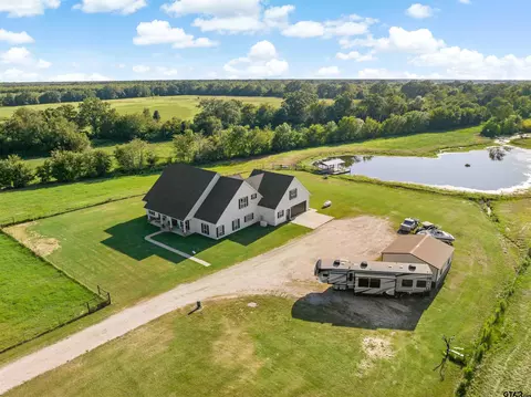 572 County Road 1460, Bogata, TX 75417