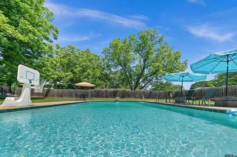 215 Jeffries St, Lindale, TX 75771