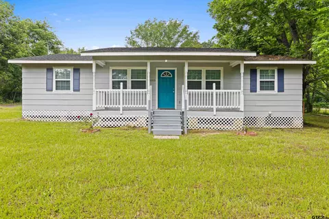 1605 Chestnut St, Gladewater, TX 75647